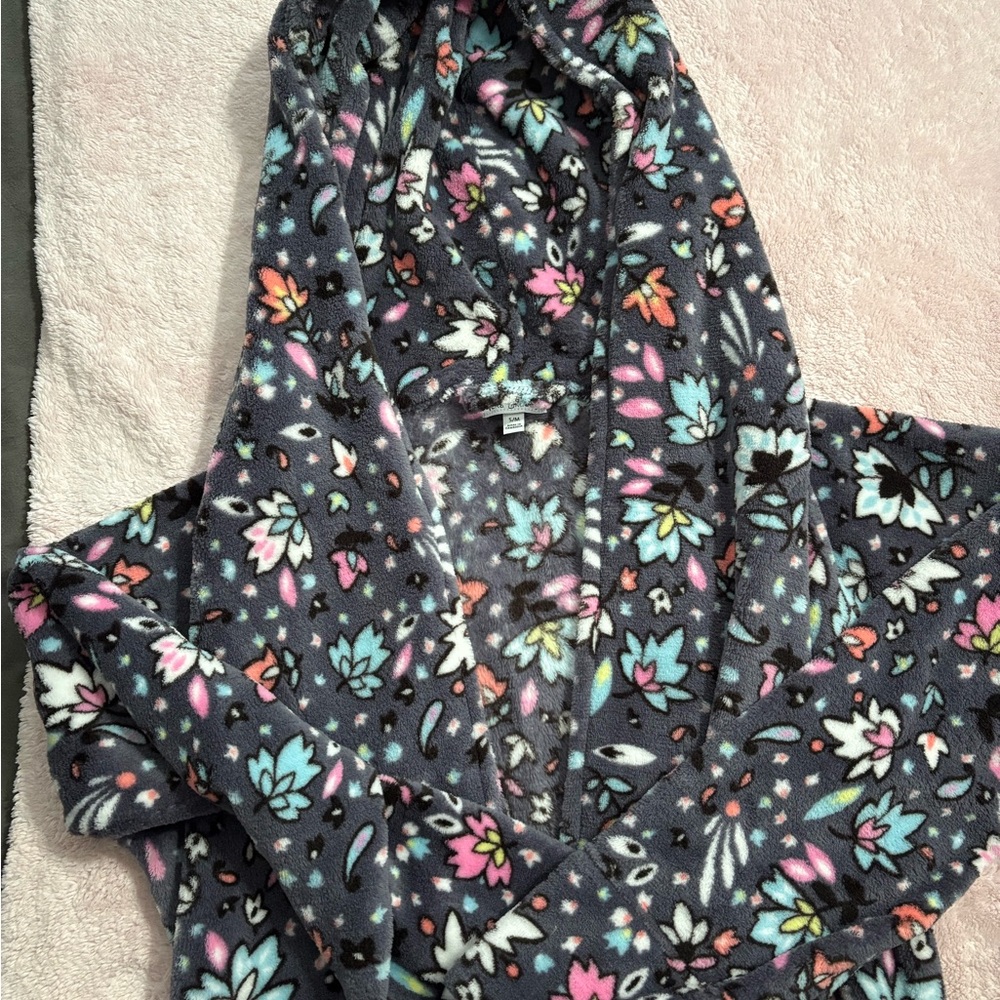 Vera Bradley Gray Floral Patterned Garment